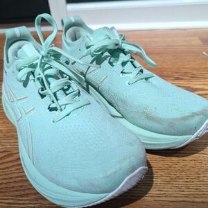 Asics Gel-Nimbus 26 women's size 10